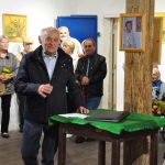 Herr Kröger spricht über das Leben und Arbeiten seiner Frau